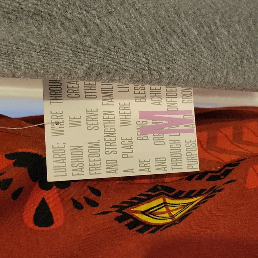 NWT LulaRoe "Randy" Raglan Tee - Picture 2 of 3